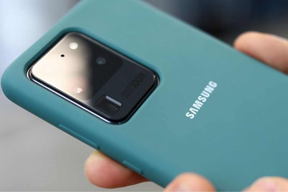 Best iPhone Alternatives: Competitive options from Samsung and Google