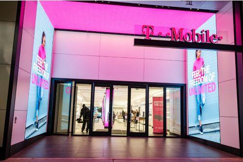 T-Mobile to buy most of UScellular