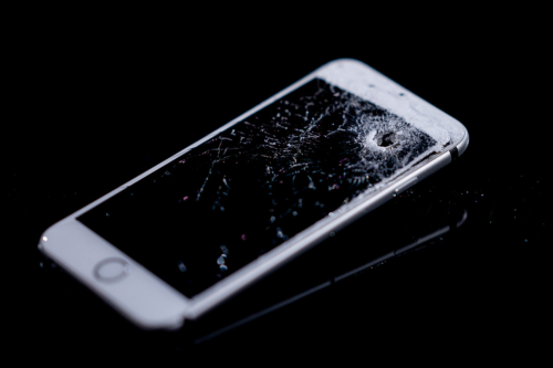 Cracked Phone Screen? How and When to Fix It