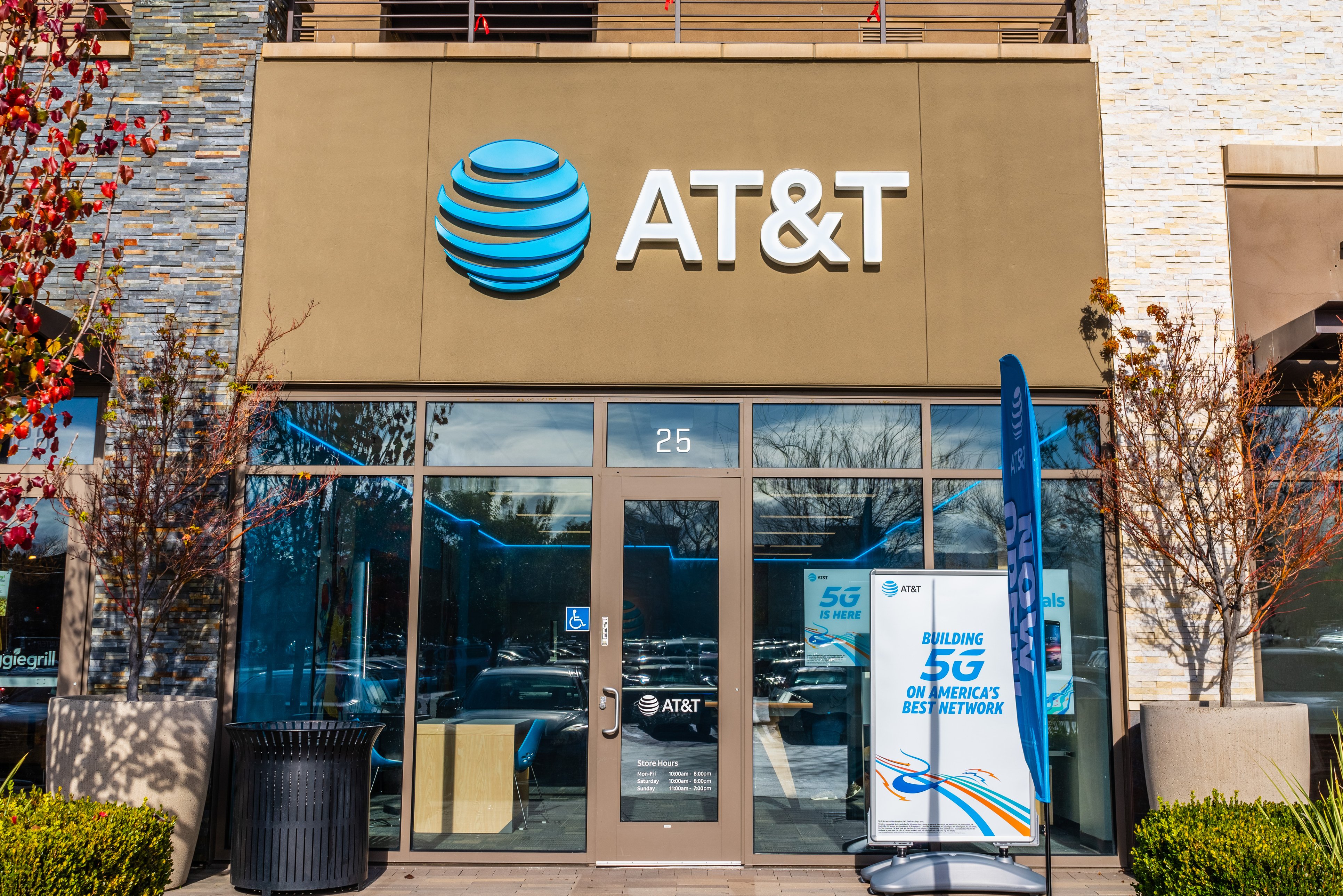 AT&T's new unlimited plan could be your credit-free path to a new phone
