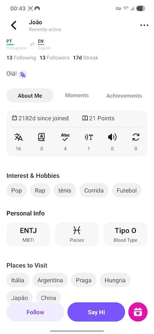 Screenshot of HelloTalk showing a Portuguese language conversation