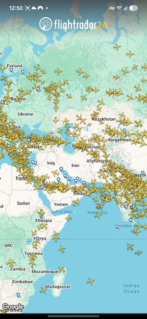 Screenshot of Flightradar24 showing Middle East flight patterns with GPS jamming disruptions