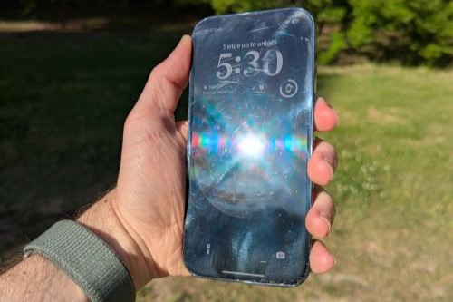 Why Sunlight Is Bad for Your iPhone and How To Fix It