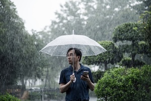 5 Ways to Get Your Phone Ready Before the Next Big Storm